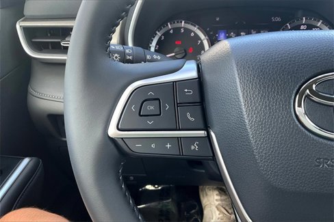 Used 2025 Toyota Highlander XLE image 18