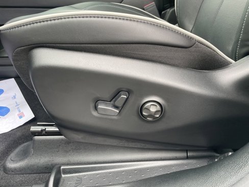 New 2026 Chrysler Pacifica Limited w/ Uconnect Theater Family Group image 17