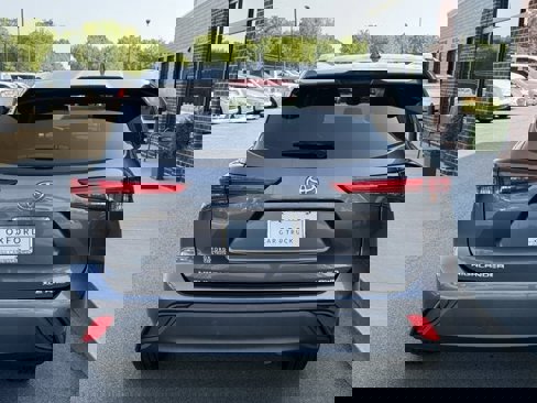 Used 2022 Toyota Highlander XLE image 5