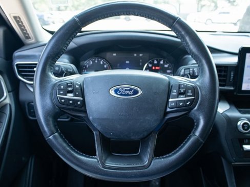 Used 2020 Ford Explorer XLT w/ Equipment Group 202A image 9