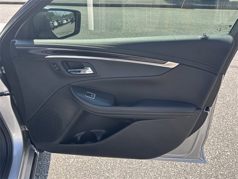 Used 2019 Chevrolet Impala LT w/ LT Convenience Package image 10