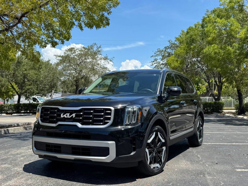Used 2024 Kia Telluride S image 2