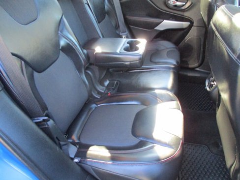 Used 2017 Jeep Cherokee Trailhawk w/ Comfort/Convenience Group image 32