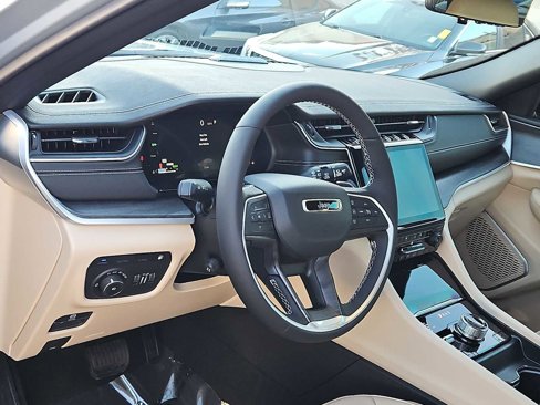 New 2025 Jeep Grand Cherokee Limited 4xe w/ Luxury Tech Group II image 10