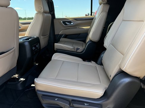 Used 2021 Chevrolet Suburban Premier image 13