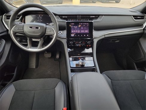New 2025 Jeep Grand Cherokee L Laredo image 9
