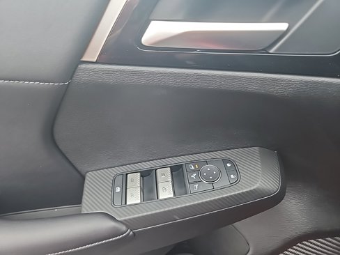 New 2025 Mitsubishi Outlander SE image 18