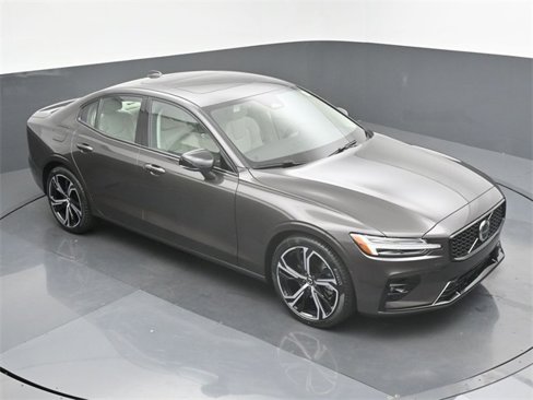 Used 2025 Volvo S60 B5 Plus w/ Protection Package Premier image 39