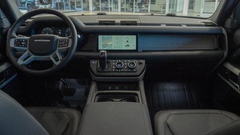 New 2024 Land Rover Defender 110 S image 25