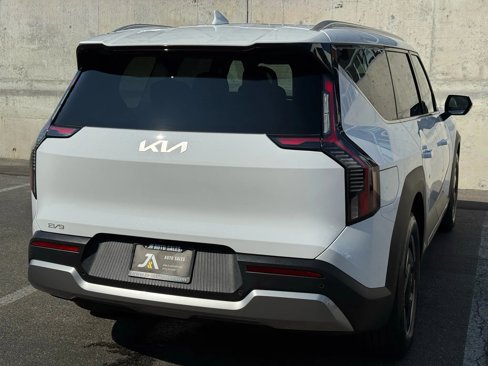 Used 2025 Kia EV9 Wind image 7