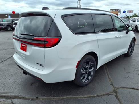 New 2026 Chrysler Pacifica Limited image 2