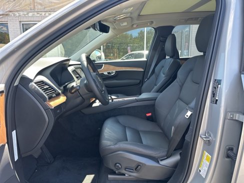Certified 2025 Volvo XC90 B5 Plus image 5