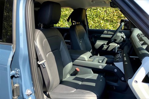 New 2024 Land Rover Defender 110 SE image 6