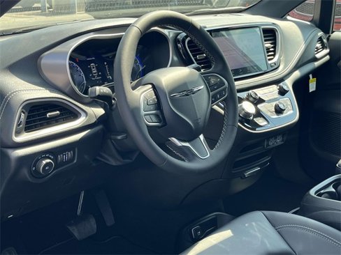 New 2025 Chrysler Pacifica Select image 9
