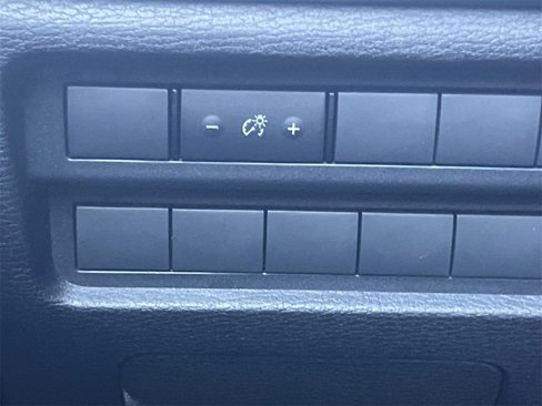 New 2025 Mitsubishi Outlander SE image 28