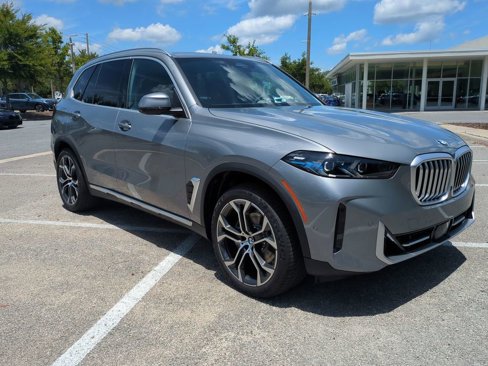 New 2026 BMW X5 xDrive40i w/ Premium Package image 3