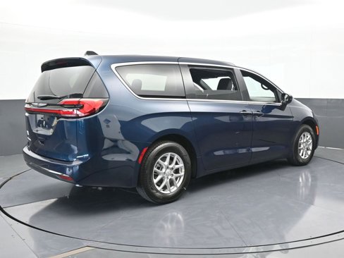 New 2025 Chrysler Pacifica Select image 6