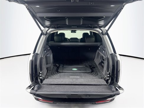 Used 2025 Land Rover Range Rover SE image 11