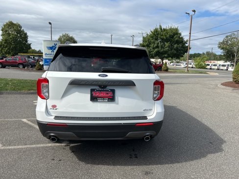 Used 2022 Ford Explorer XLT w/ Equipment Group 202A image 6