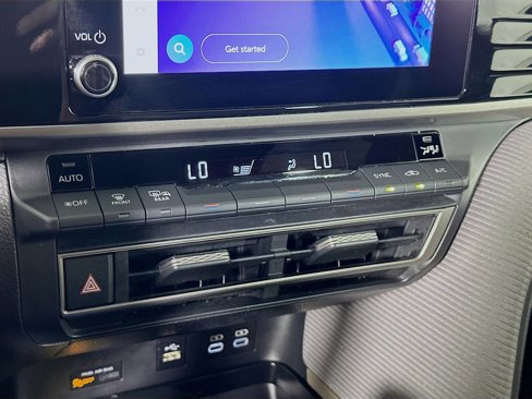 Used 2025 Toyota Camry SE image 23