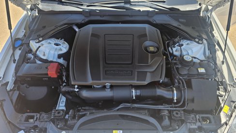Used 2019 Jaguar XE image 17
