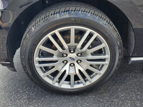 Certified 2022 Ford Expedition Platinum image 4