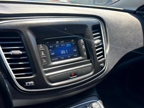 Used 2015 Chrysler 200 Limited image 6