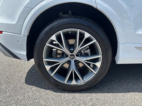 New 2025 Audi Q8 Premium image 23