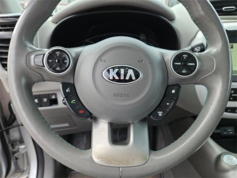 Used 2016 Kia Soul EV + w/ Sun & Fun Package image 18