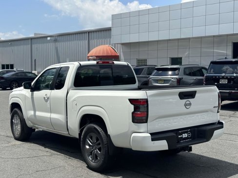 Used 2025 Nissan Frontier SV w/ SV Convenience Package image 4