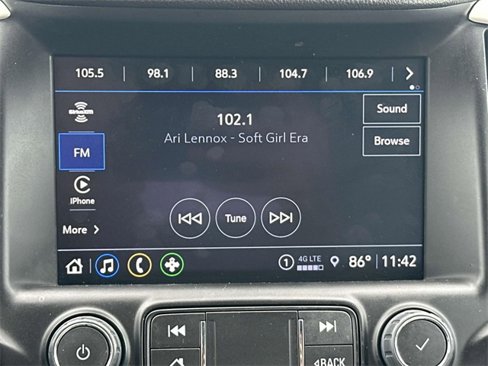 Used 2024 GMC Terrain SLT image 13