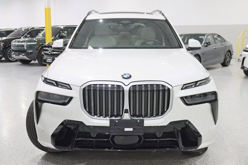 Used 2025 BMW X7 xDrive40i w/ M Sport Package image 9