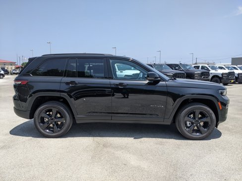 New 2025 Jeep Grand Cherokee Limited w/ Black Appearance Package image 2