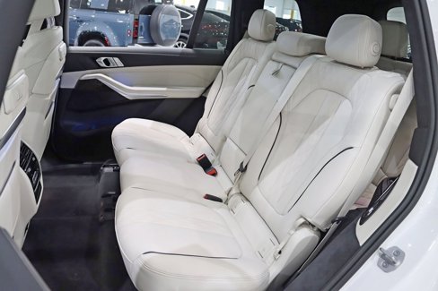 Used 2025 BMW X7 xDrive40i w/ M Sport Package image 34