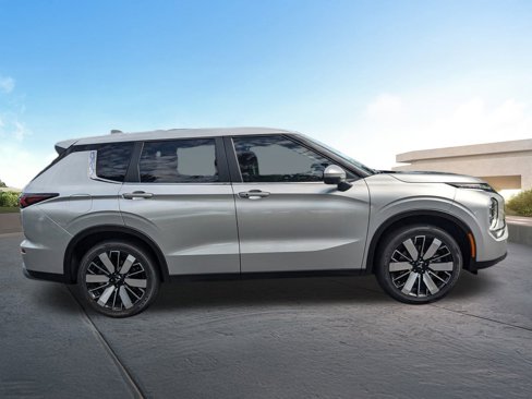 New 2025 Mitsubishi Outlander SE image 3
