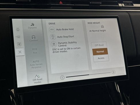 Used 2025 Land Rover Range Rover Sport SE image 19