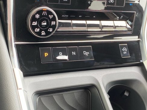 New 2025 Nissan Armada SL w/ Captain's Chari Seat Package image 25