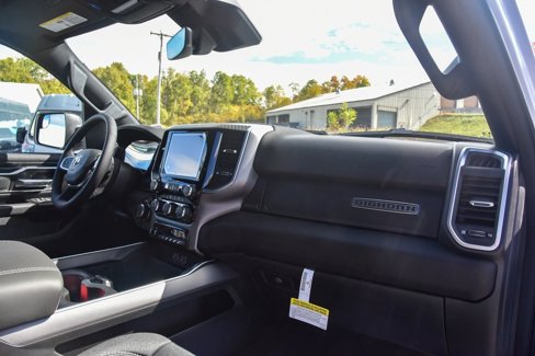 New 2026 RAM 1500 4x4 Crew Cab image 10