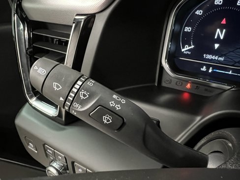 Used 2024 GMC Sierra 3500 Denali w/ Technology Package image 35