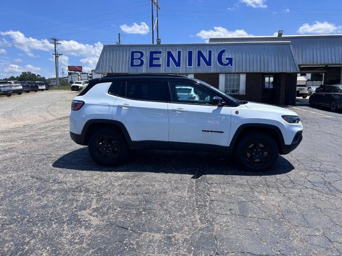 Used 2023 Jeep Compass Trailhawk image 2