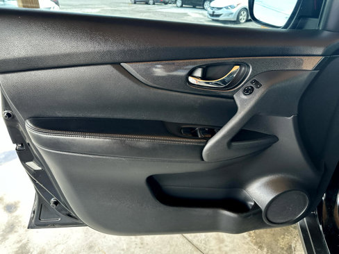 Used 2016 Nissan Rogue SL image 31
