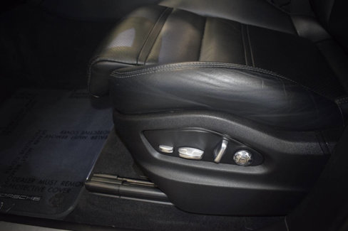 Used 2021 Porsche Cayenne image 32