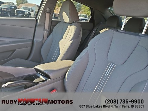 Used 2024 Hyundai Elantra SEL image 11