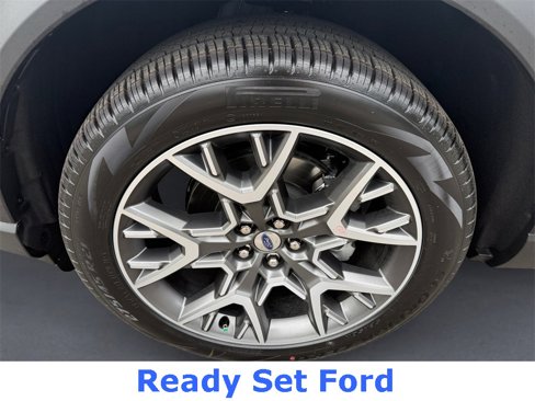 New 2025 Ford Explorer Platinum image 9