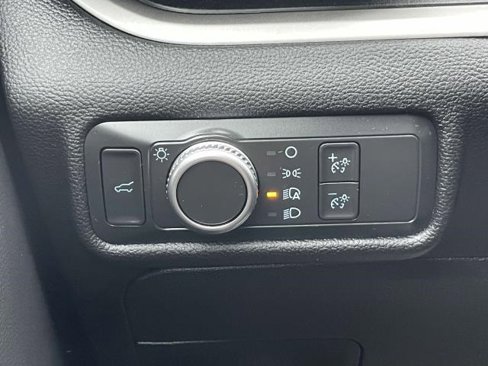 Used 2022 Ford Explorer XLT image 19