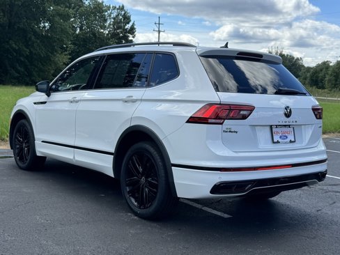 Used 2022 Volkswagen Tiguan SE R-Line image 11