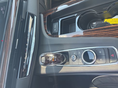 Used 2024 Cadillac Escalade ESV Premium Luxury image 17