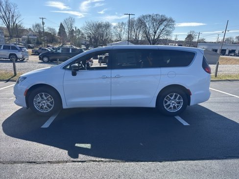 New 2025 Chrysler Voyager LX image 4