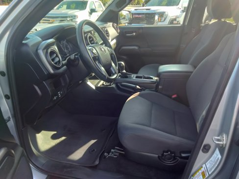 Used 2018 Toyota Tacoma TRD Sport image 9