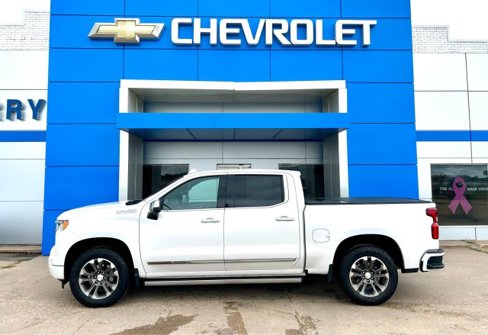 Used 2022 Chevrolet Silverado 1500 High Country w/ Technology Package image 4